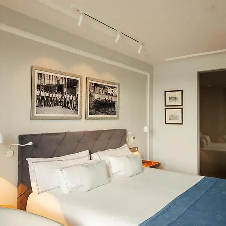 Lasala Plaza - Adults Only